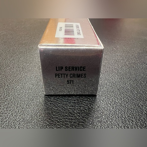 Il Makiage Lip Glaze Petty Crimes 571 - Picture 3 of 3